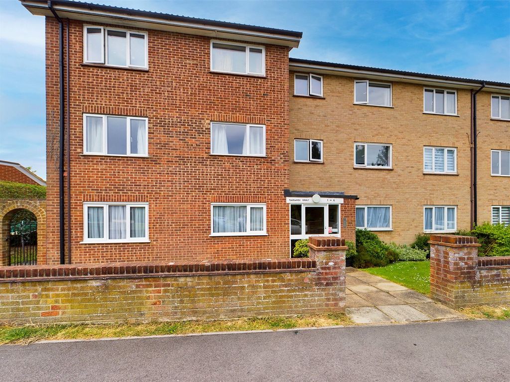 2 bed flat for sale in Fairlands Court, Fairlands, Guildford, Surrey