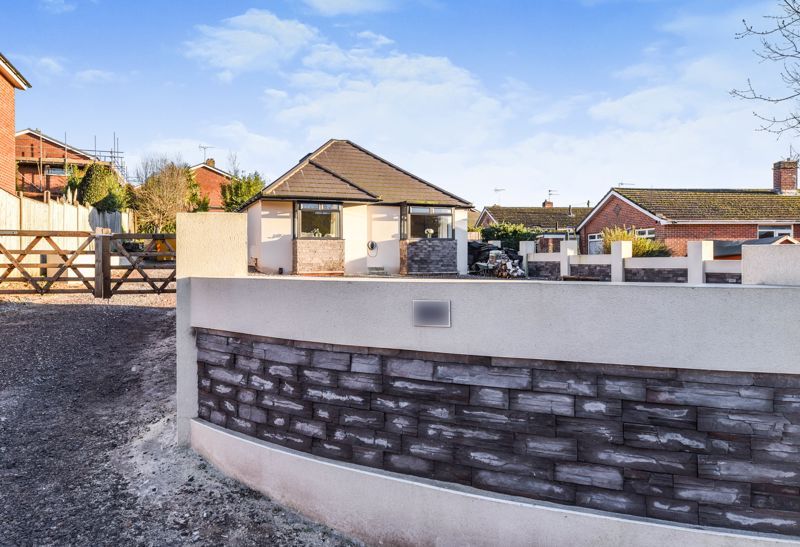 3 bed detached bungalow for sale in Frogmore Lane, Waterlooville PO8