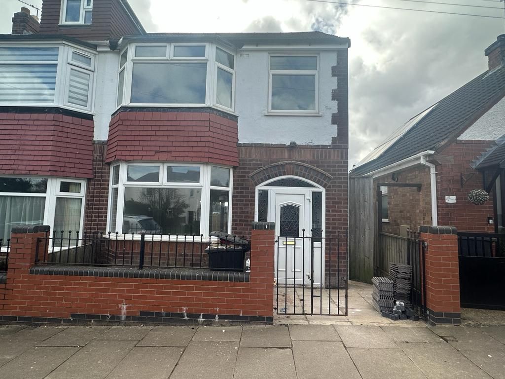 3 bed semidetached house for sale in Orton Road, Leicester LE4, £