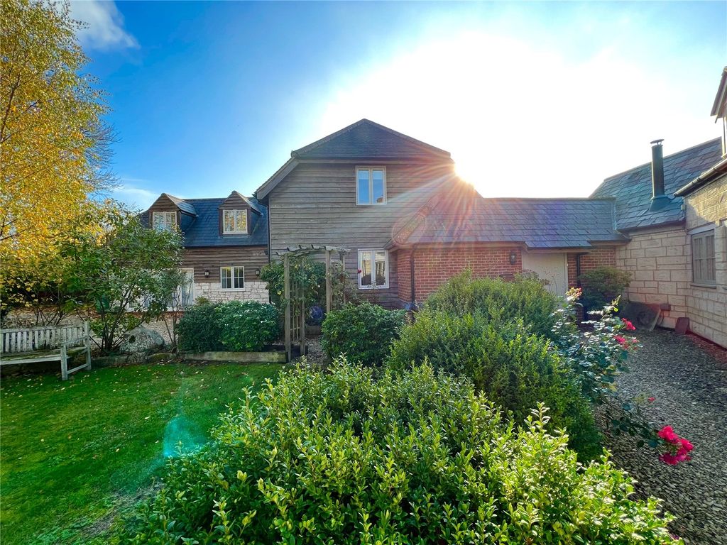 5 bed semidetached house to rent in Summers Lane, Broad Hinton SN4