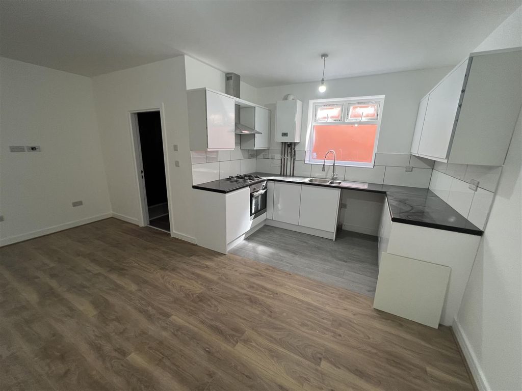 2 bed flat to rent in East Road, Longsight, Manchester M12 Zoopla