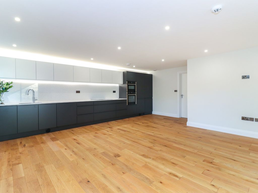 2 bed flat to rent in Mill Lane, Gerrards Cross SL9 Zoopla