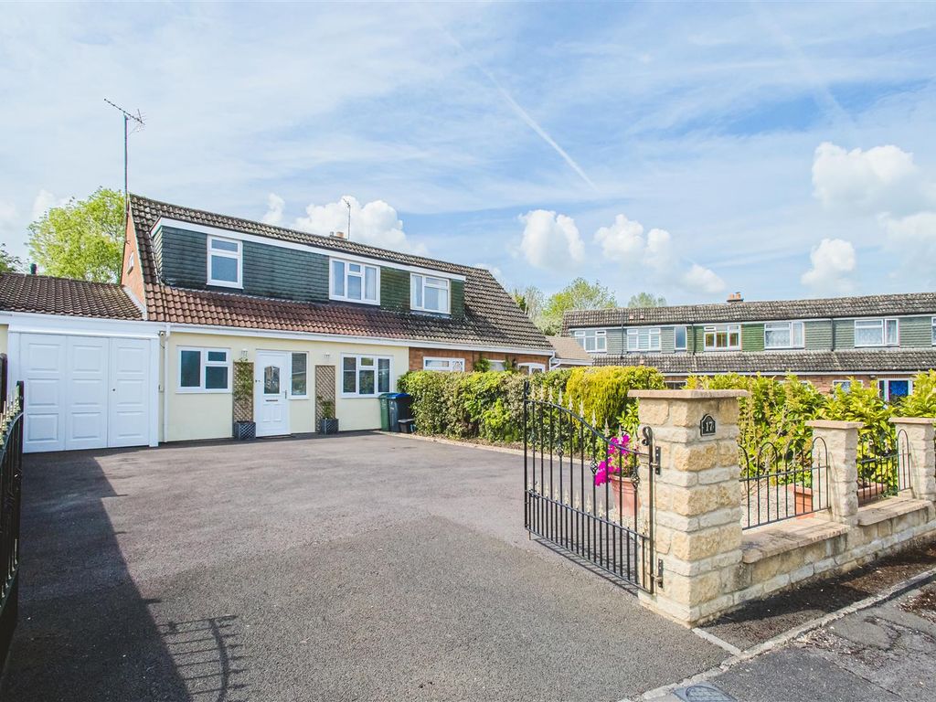 3 bed semidetached house for sale in Waite Meads Close, Purton