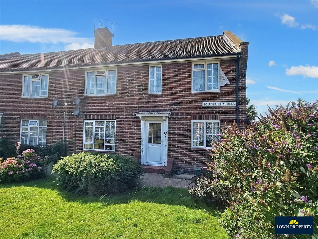 2 bed for sale in Tollgate Gardens, Seaside, Eastbourne BN23