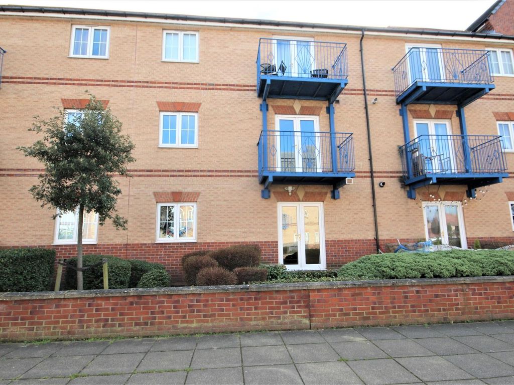 2 bed flat to rent in Breakwater House, Marina, Hartlepool TS24, £575