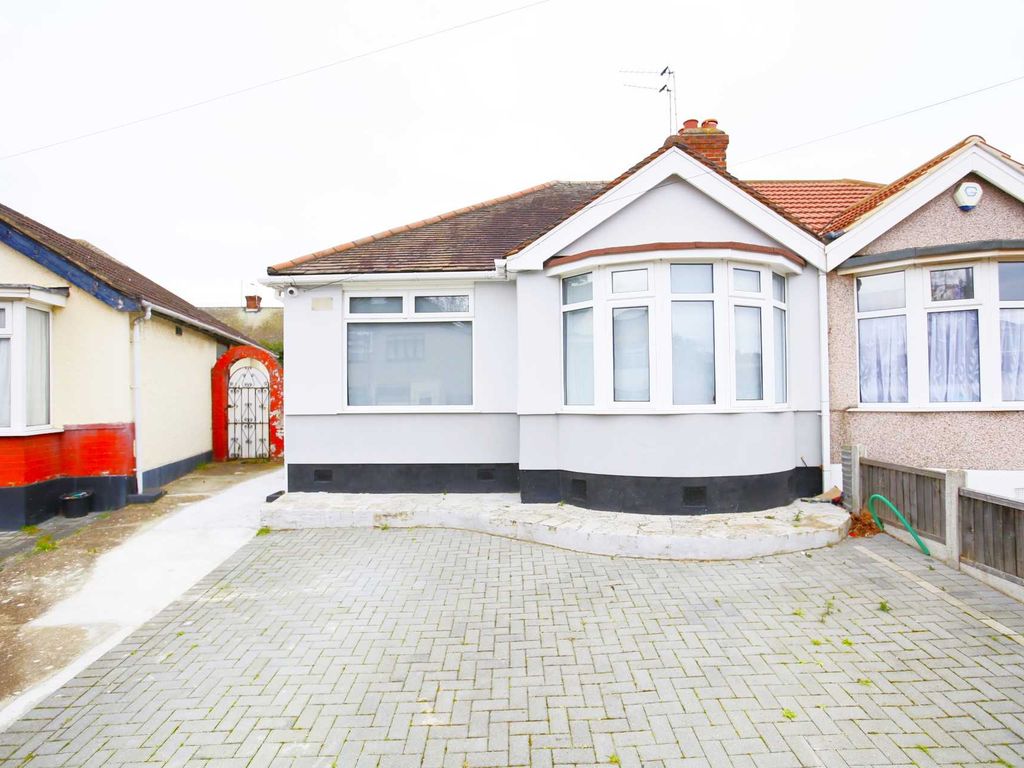 2 bed bungalow for sale in Parkside Avenue, Romford RM1, £435,000 Zoopla