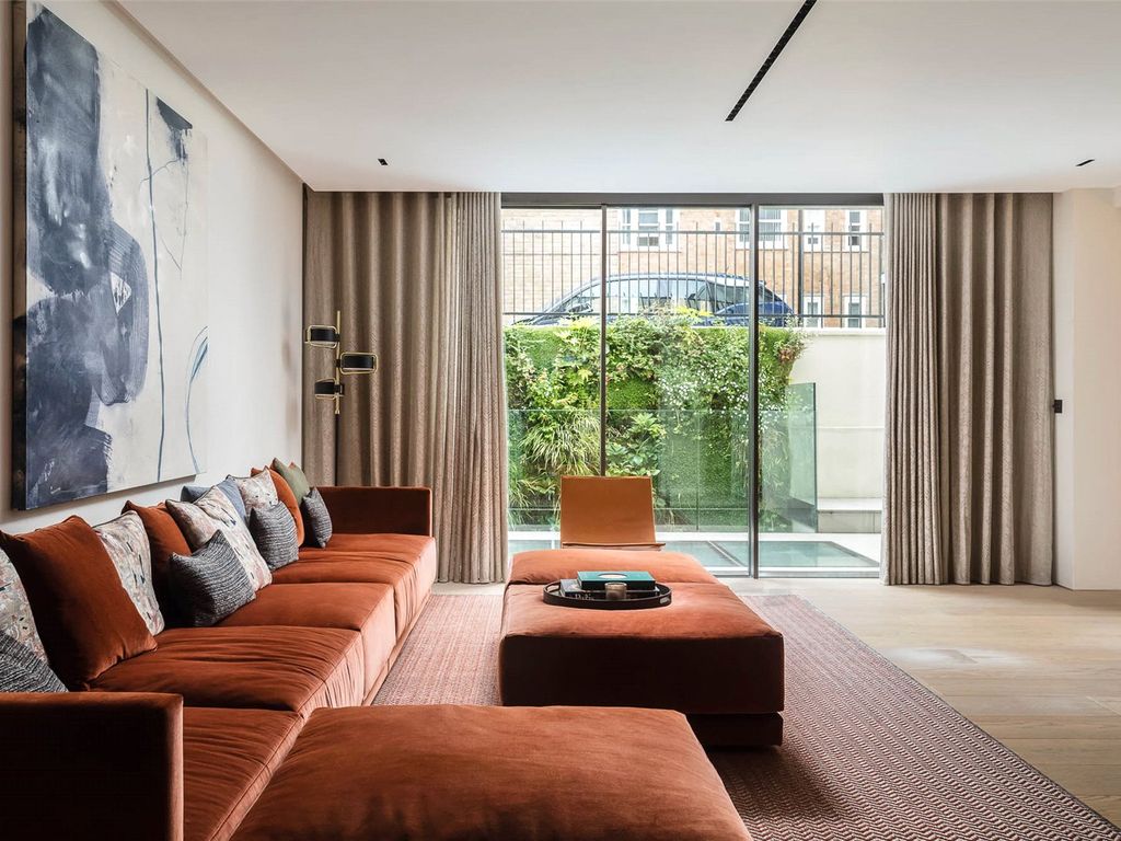 William Mews, Knightsbridge, London SW1X  