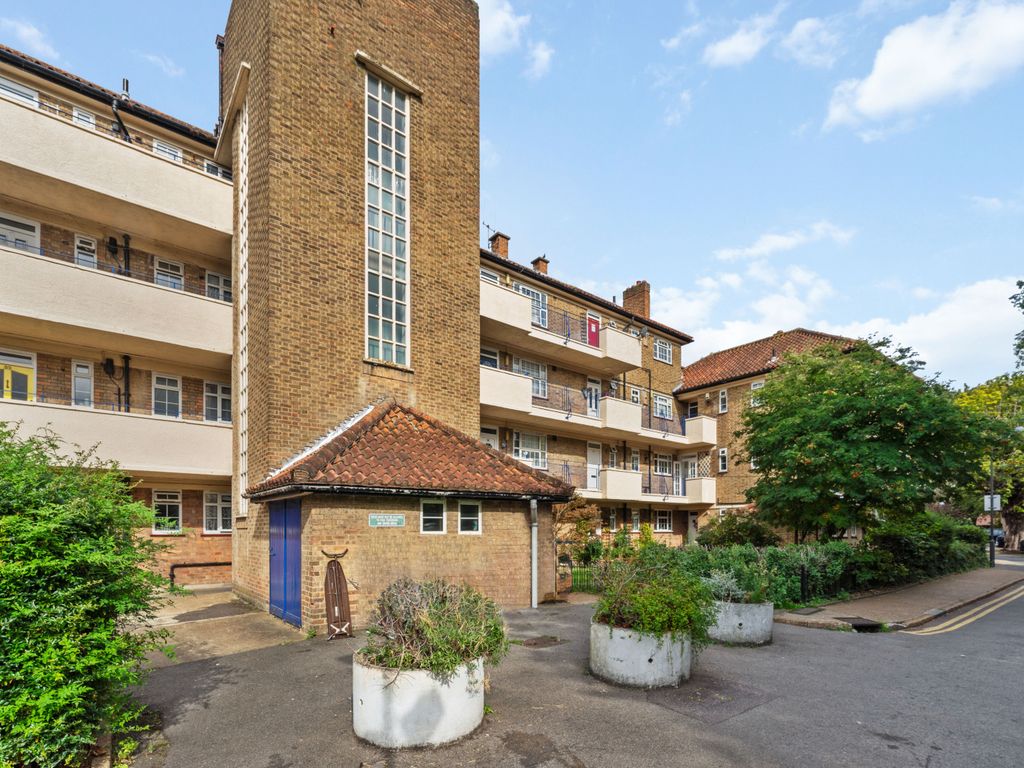 2 bed flat for sale in London Road, Mitcham CR4, £280,000 Zoopla