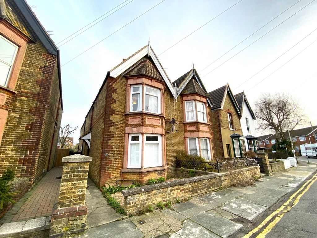 1 bed flat to rent in Beverley Road, Canterbury CT2, £850 pcm Zoopla