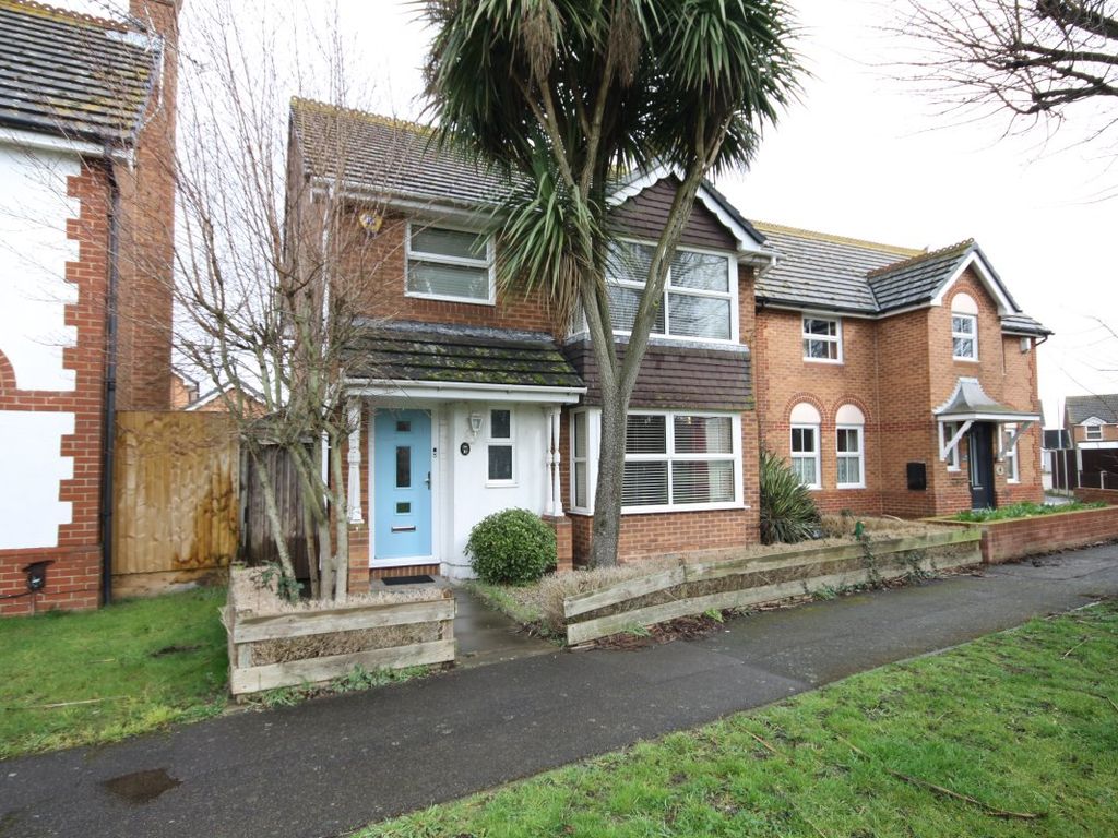 4 bed detached house to rent in Walsby Drive, Kemsley, Sittingbourne