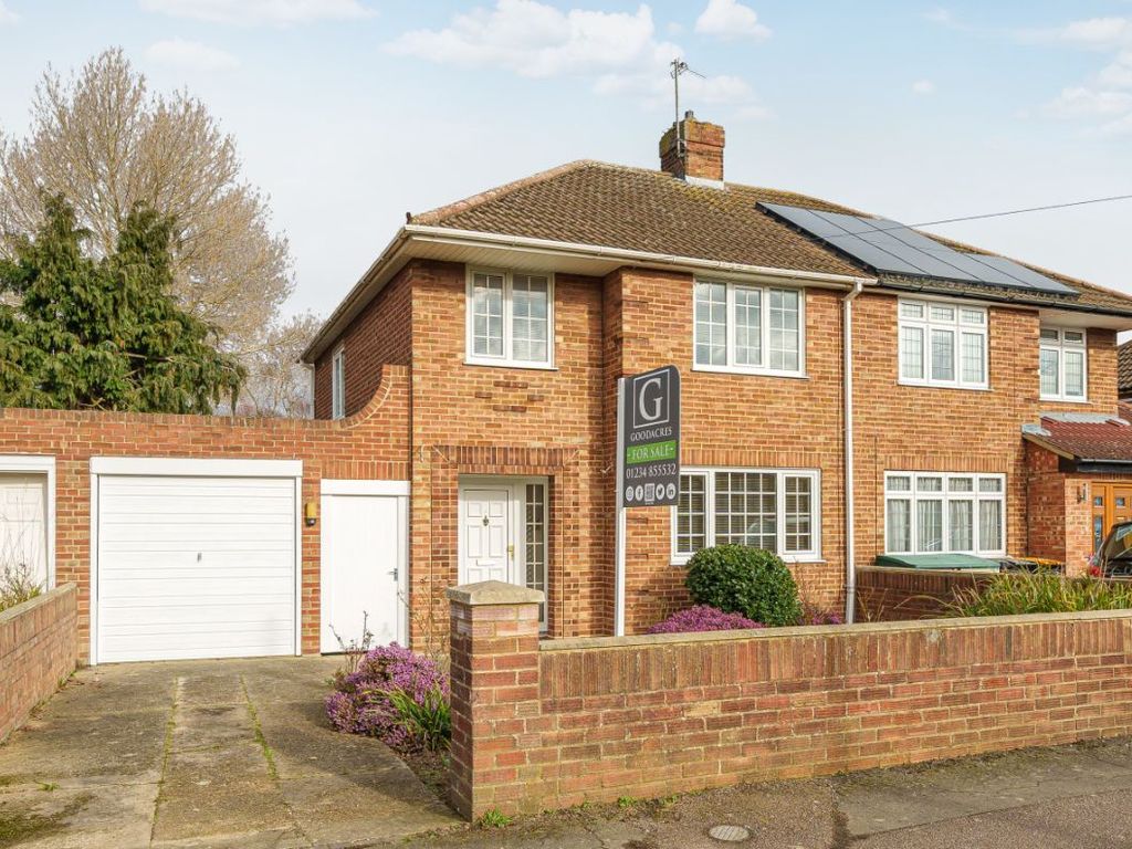 3 bed semidetached house for sale in Fairholme, Bedford MK41 Zoopla
