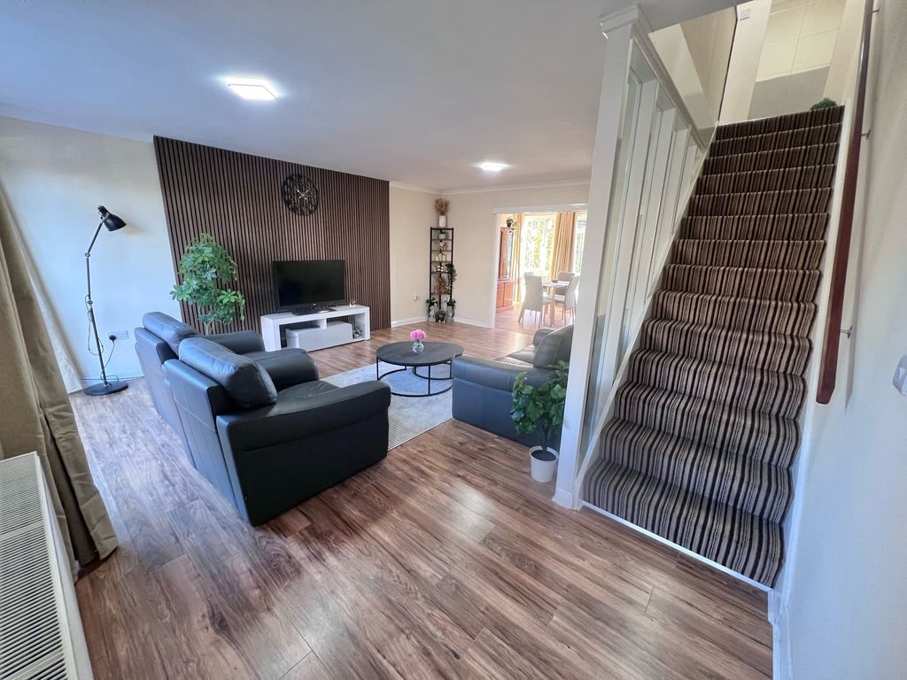 4 bed terraced house to rent in Turnpike Link, Park Hill, East Croydon