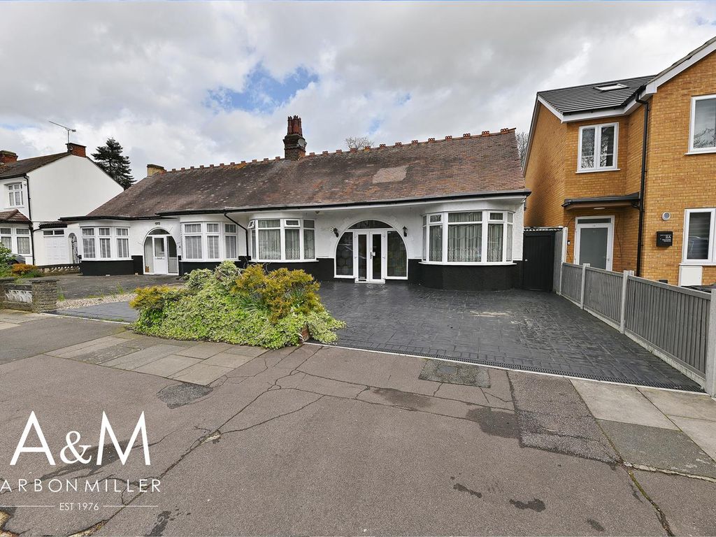 3 bed semidetached bungalow for sale in Brandville Gardens