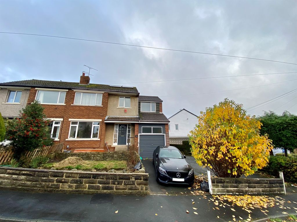 4 bed semidetached house for sale in Oakfield Avenue, Bingley BD16