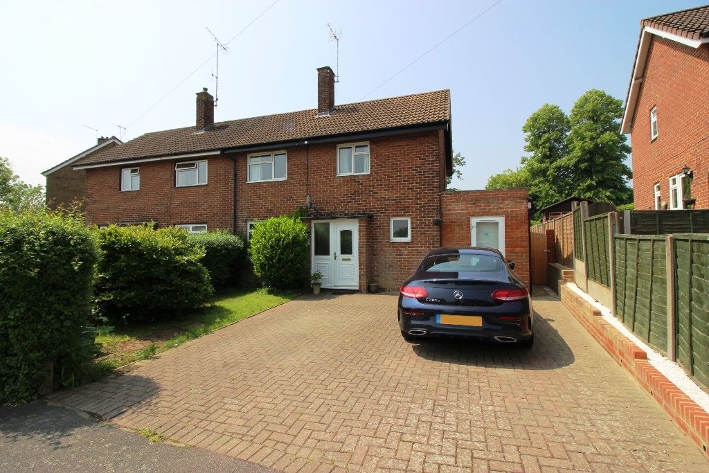 3 bed semidetached house for sale in Fairfield Road, Borough Green