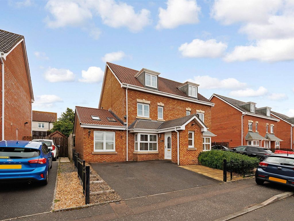 4 bed semidetached house for sale in Talisker Avenue, Kilmarnock KA3