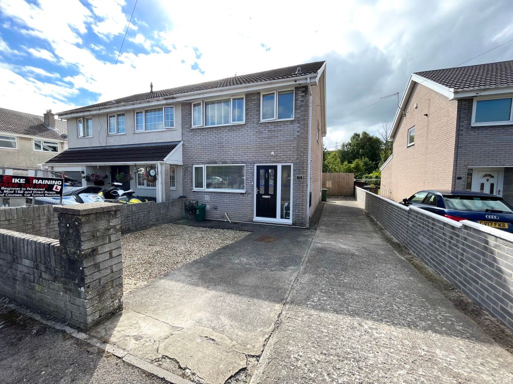 3 bed semidetached house for sale in Cae Felin Parc, Hirwaun, Aberdare