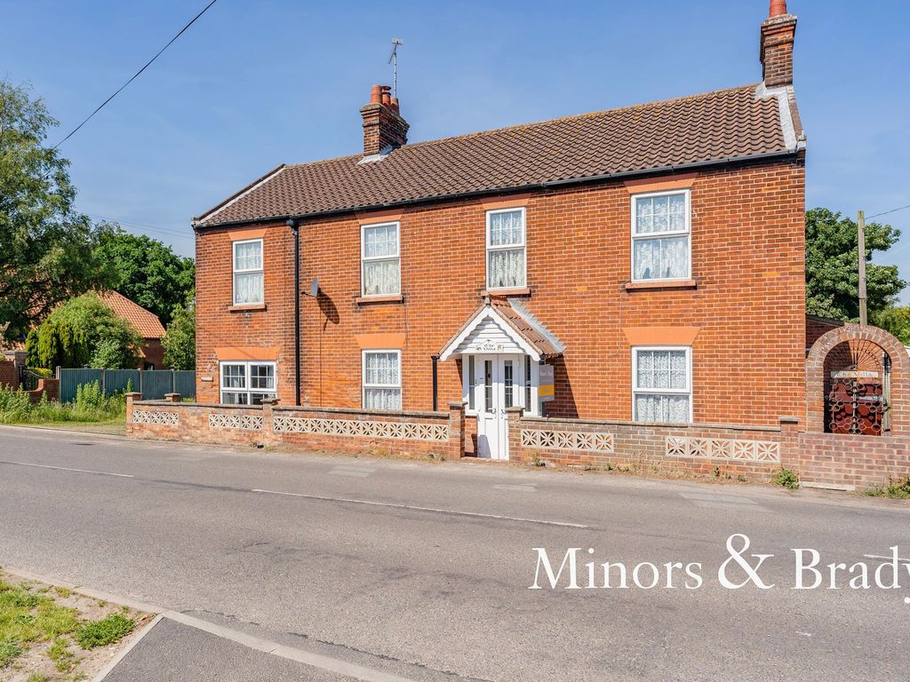 5 bed detached house for sale in The Street, Hemsby NR29, £300,000 Zoopla