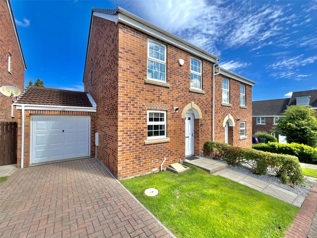 3 bed semidetached house for sale in Dockendale Place, BlaydonOnTyne
