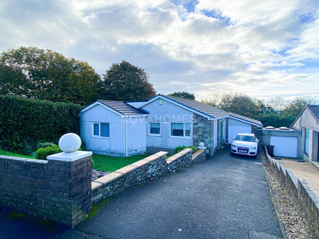 3 bed detached house for sale in Combley Drive, Plymouth PL6, £380,000