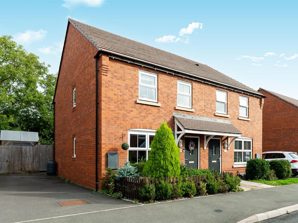 3 bed semidetached house for sale in Meadow Drive, Long Itchington
