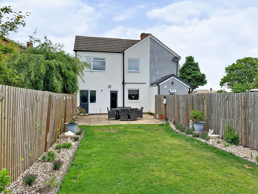 3 bed semidetached house for sale in Melton Road, Syston, Leicester