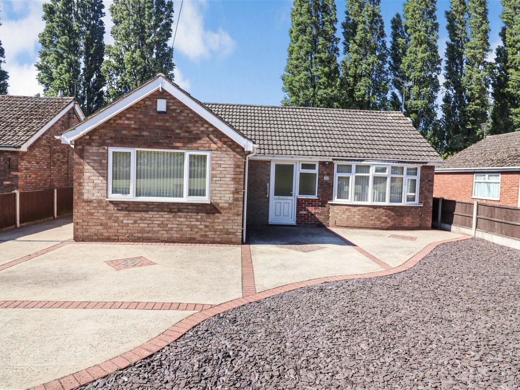 2 bed bungalow for sale in Kenilworth Road, Scunthorpe DN16, £200,000