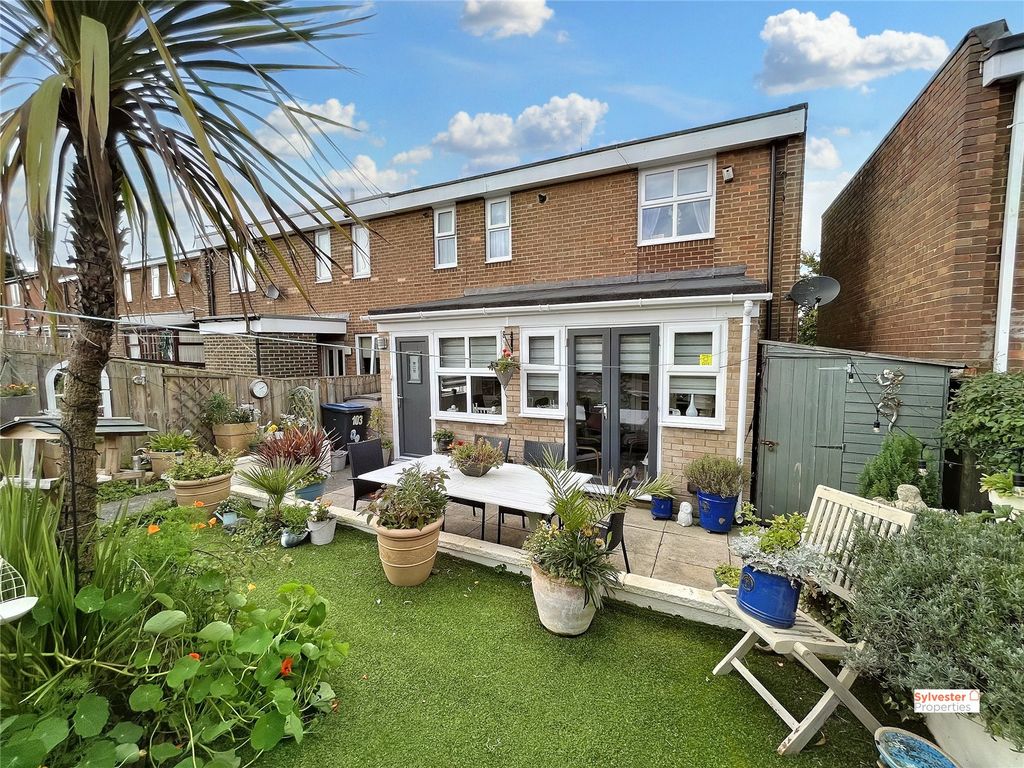 3 bed semidetached house for sale in Garesfield Gardens, Burnopfield