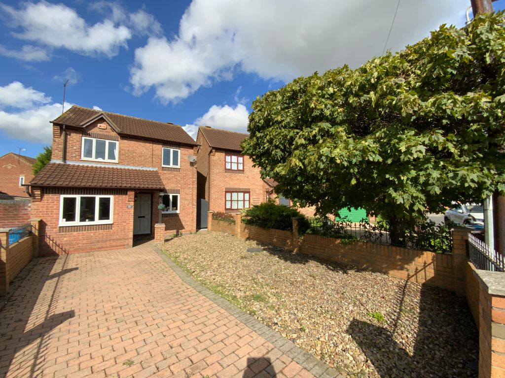 3 bed detached house for sale in Brandon Way, Kingswood, Hull HU7, £