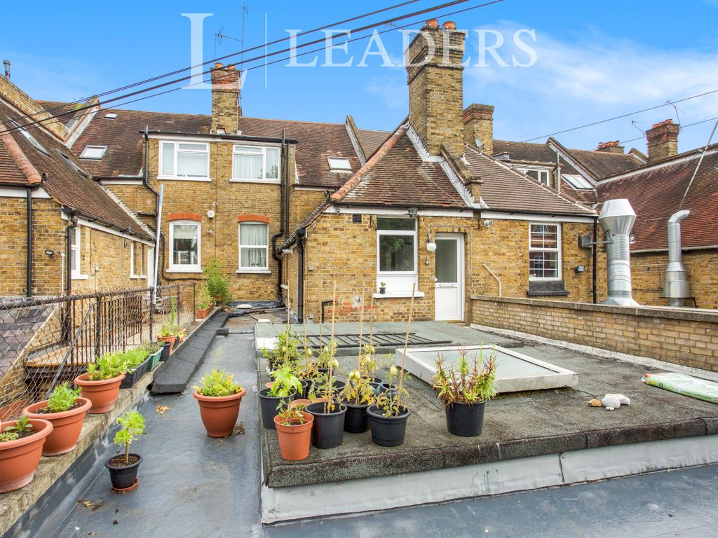 3 bed flat to rent in Church Street, Weybridge KT13 Zoopla