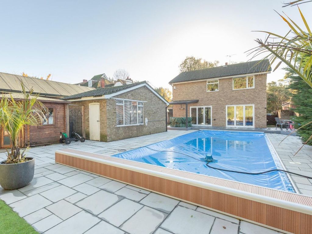 4 bed detached house for sale in Parsonage Road, Herne Bay CT6, £