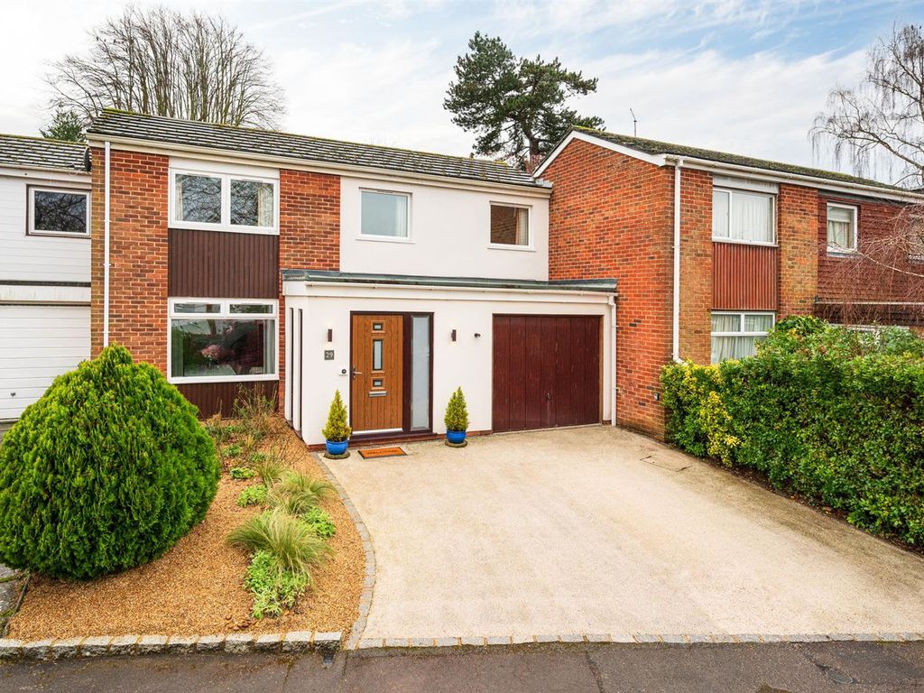 4 bed link detached house for sale in Damer Gardens, HenleyOnThames