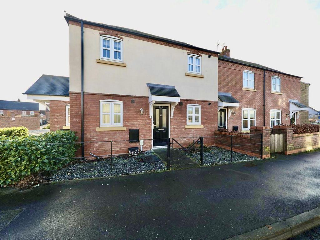 1 bed flat for sale in Shinewater Park, Kingswood, Hull HU7, £105,000