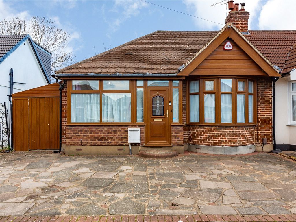 2 bed bungalow for sale in Kempton Avenue, Hornchurch RM12 Zoopla