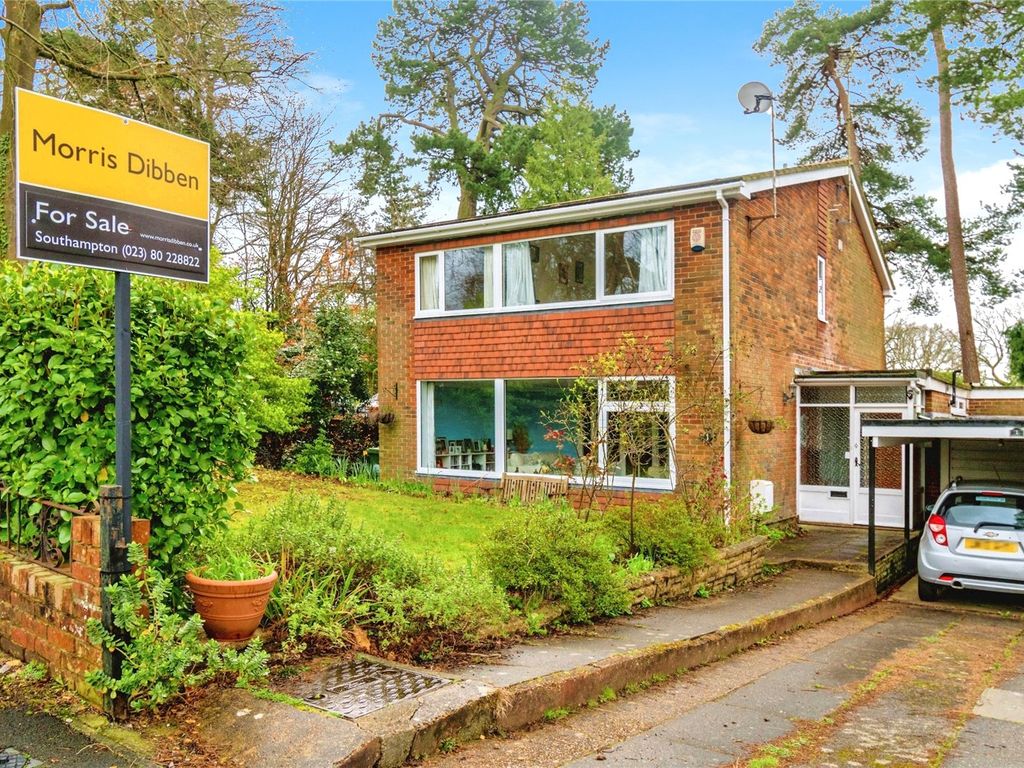 4 bed detached house for sale in Lingwood Close, Bassett, Southampton