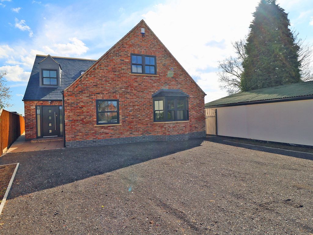 4 bed detached house for sale in North Street, West Butterwick