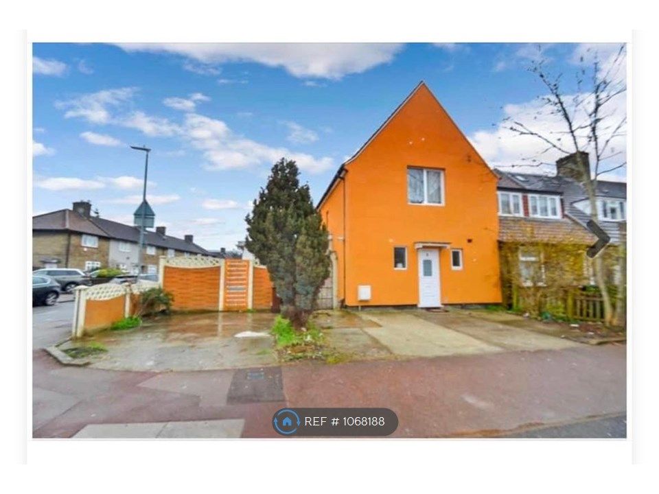 4 bed end terrace house to rent in Blackborne Road, Dagenham RM10, £950