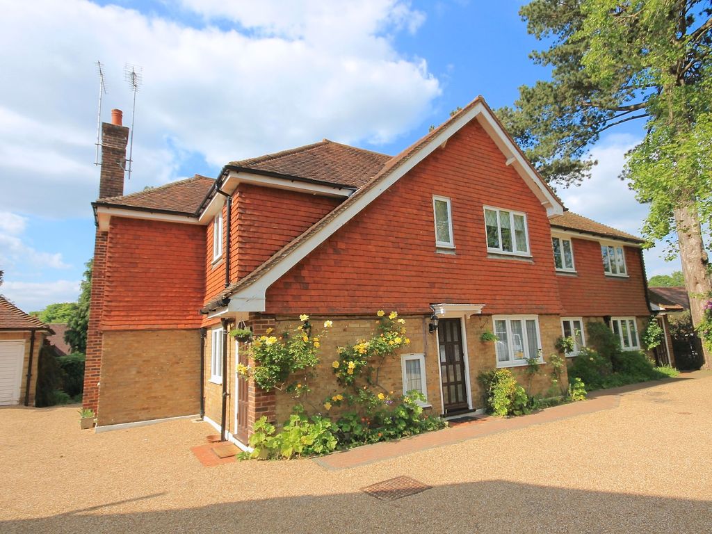 2 bed flat to rent in Lewes Road, East Grinstead RH19 Zoopla