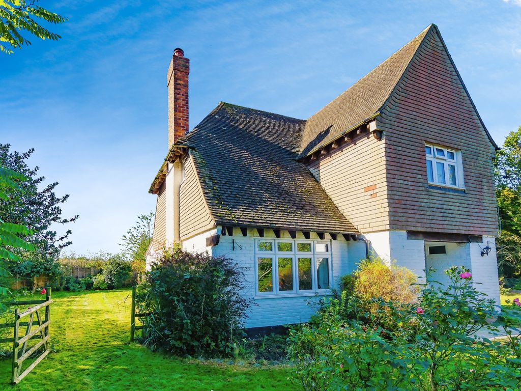 3 bed detached house for sale in Main Road, Westerham TN16, £885,000