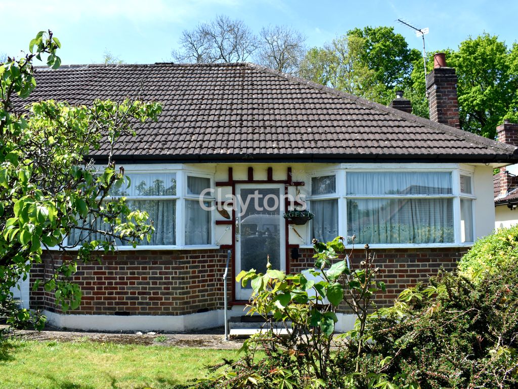 3 bed semidetached bungalow for sale in St. Drive, Carpenders