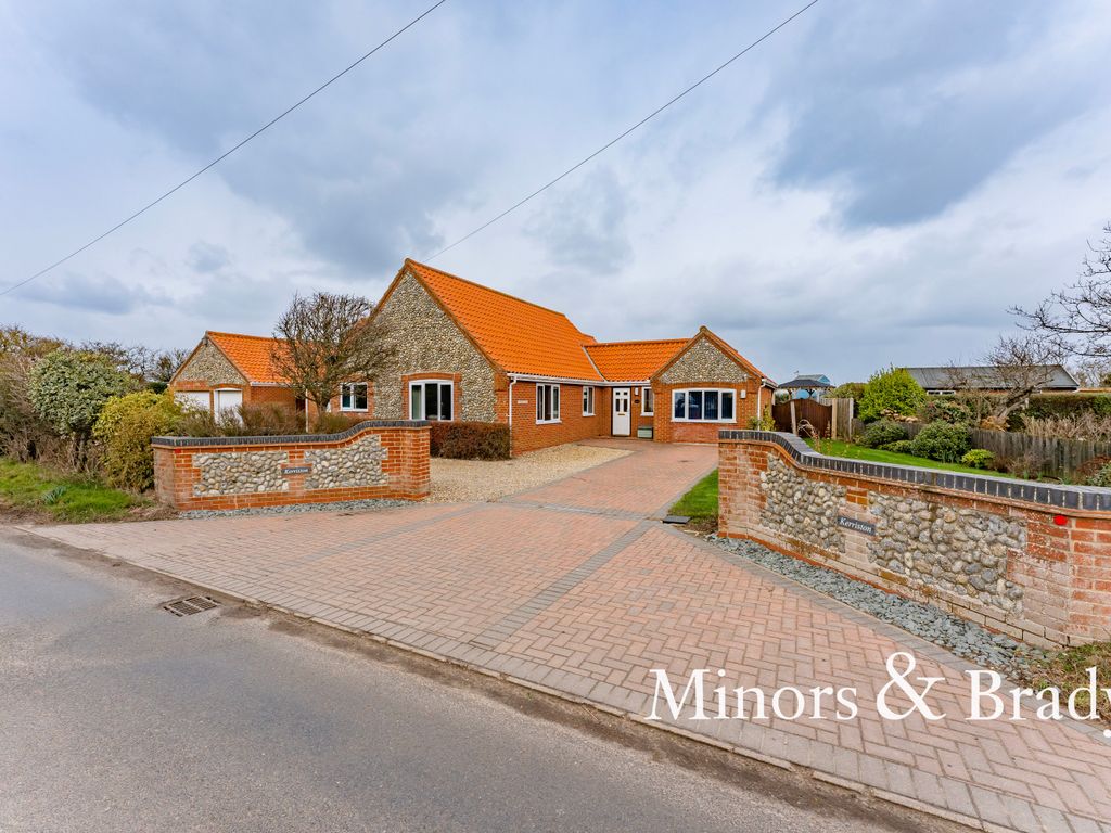 4 bed property for sale in Mundesley Road, Trimingham, Norwich NR11