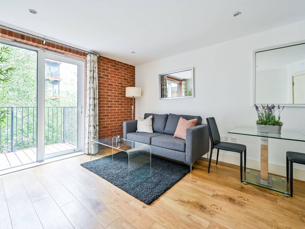 1 bed flat for sale in Warehouse Court, Woolwich Riverside, London SE18