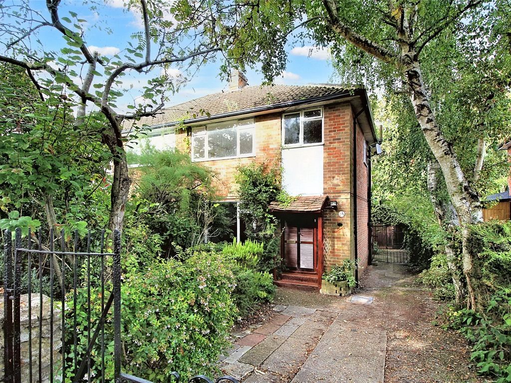 3 bed semidetached house for sale in Hollybrook Park, Bordon