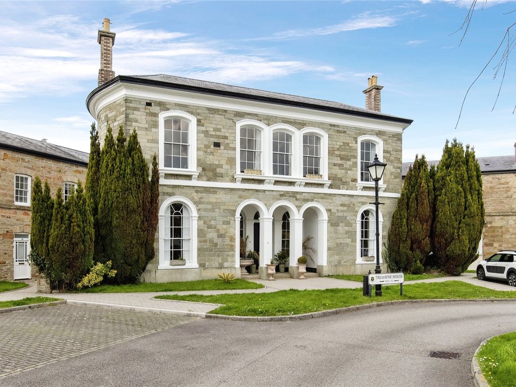 3 bed detached house for sale in Park Drive, Bodmin, Cornwall PL31, £