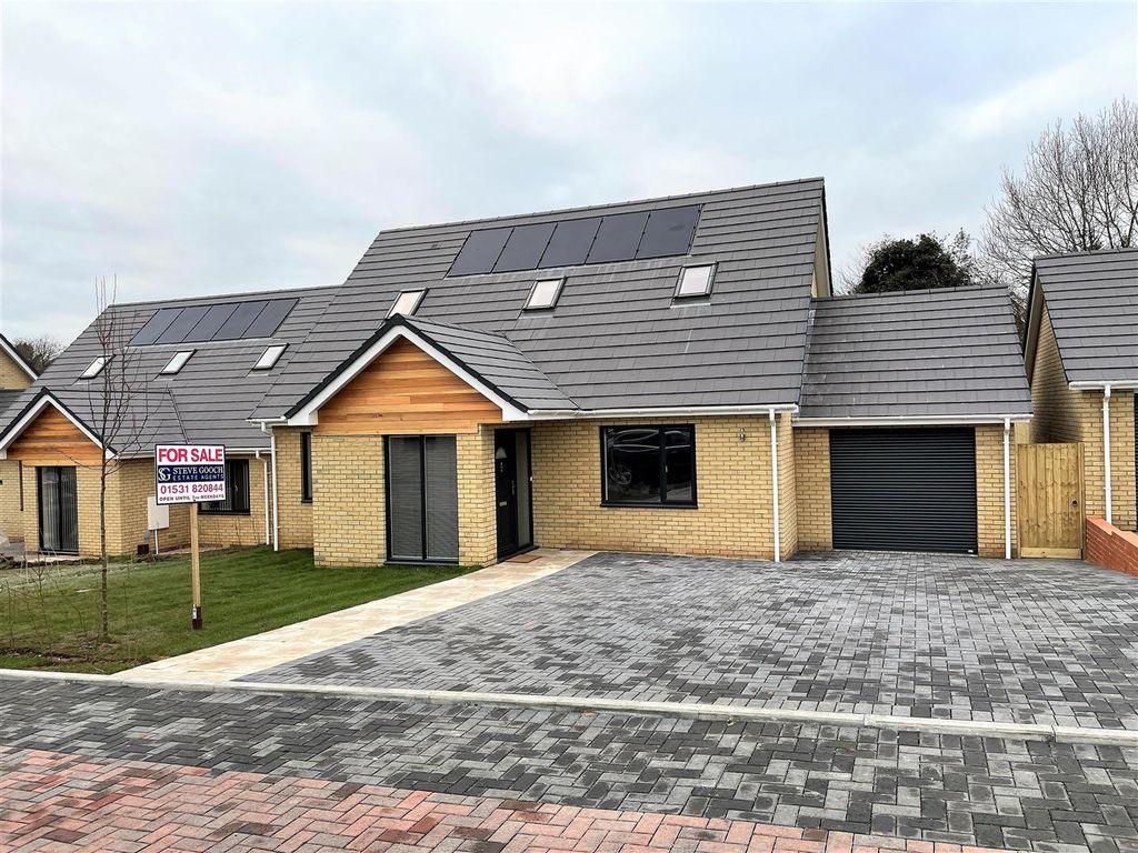 3 bed detached bungalow for sale in Chapel View, Gorsley, RossOnWye