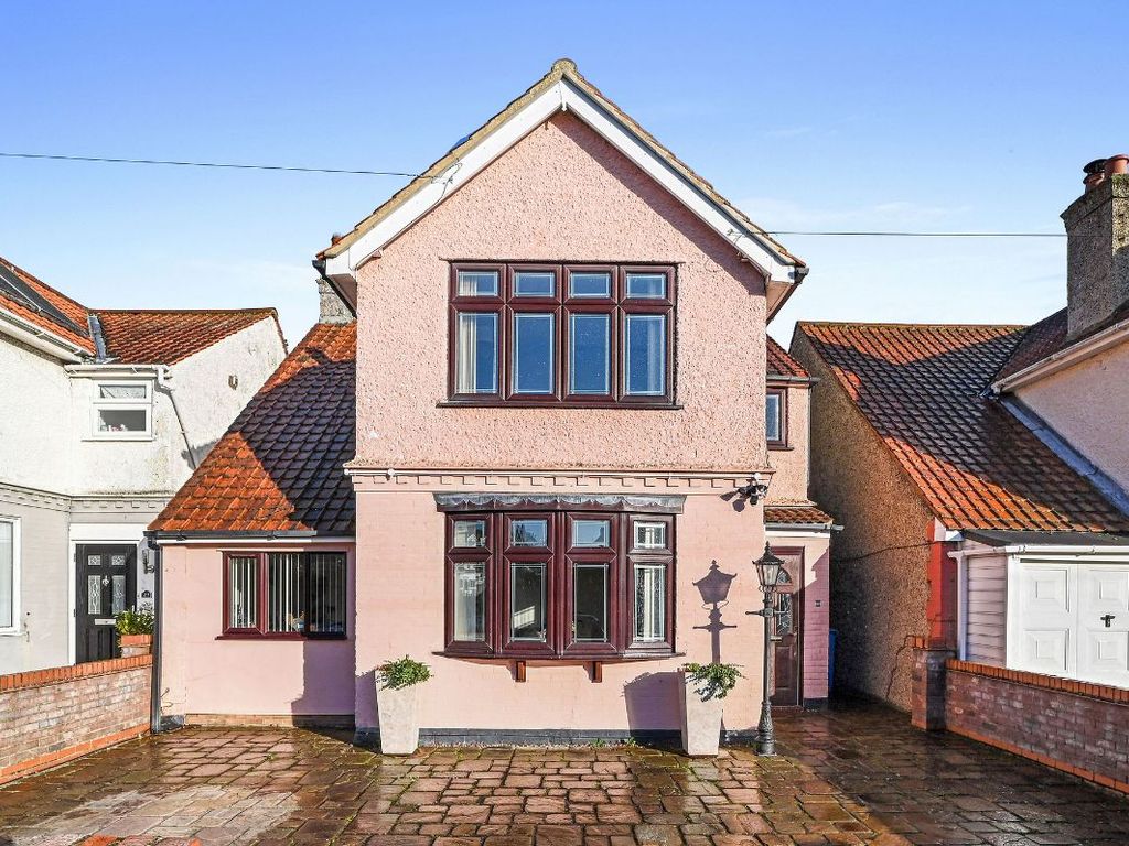 3 bed detached house for sale in Goring Road, Ipswich IP4, £375,000