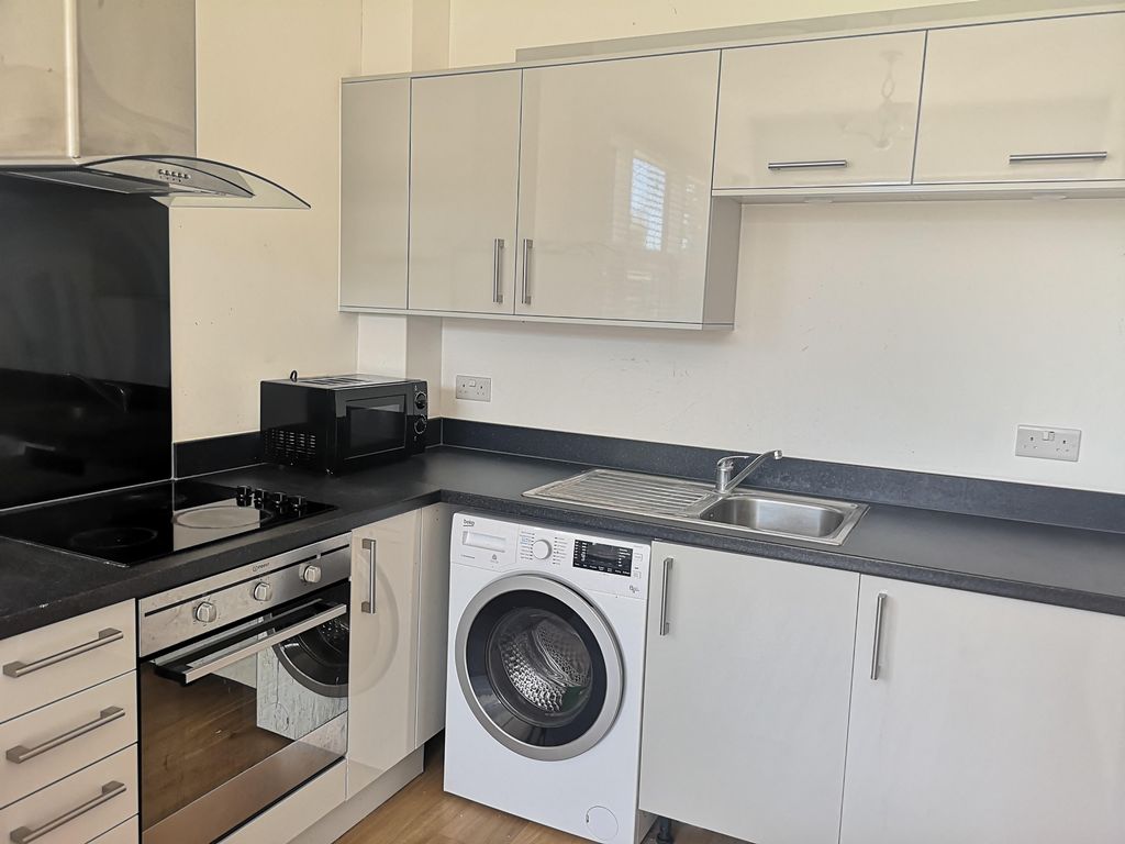 1 bed flat to rent in Millbrook Road East, Southampton SO15, £875 pcm