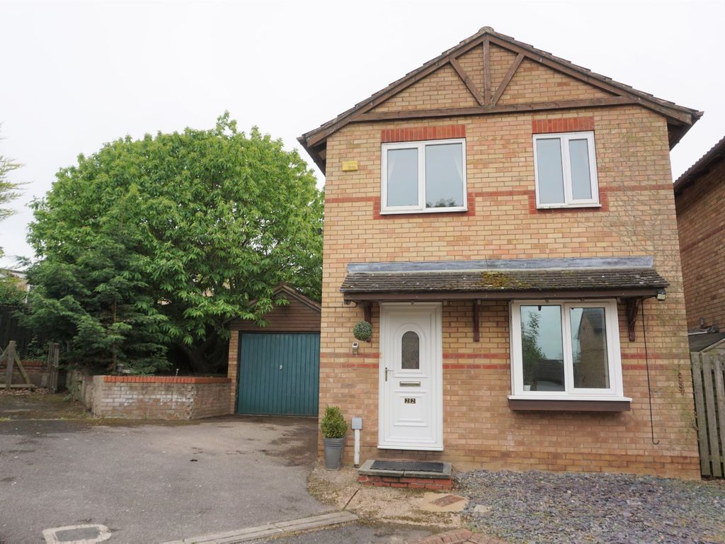 3 bed detached house for sale in Epping Walk, Daventry NN11, £250,000