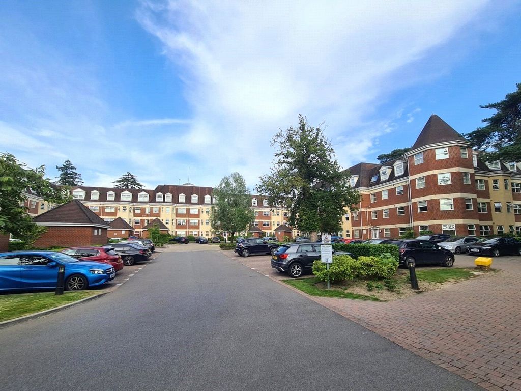 2 bed flat for sale in Heathcote Road, Camberley GU15 Zoopla