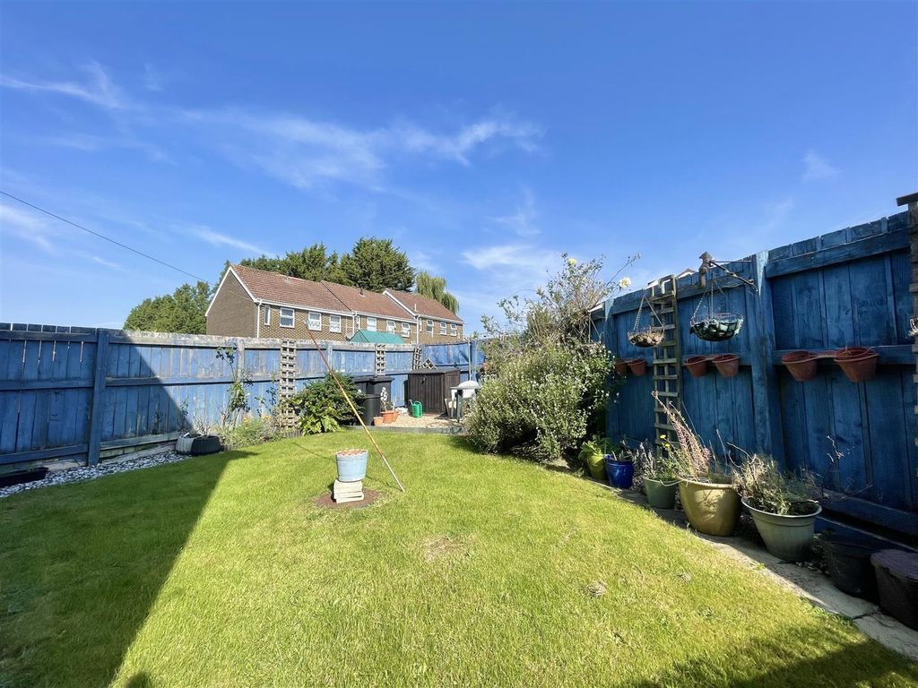 2 bed flat for sale in Lockyers Way, Lytchett Matravers, Poole BH16, £